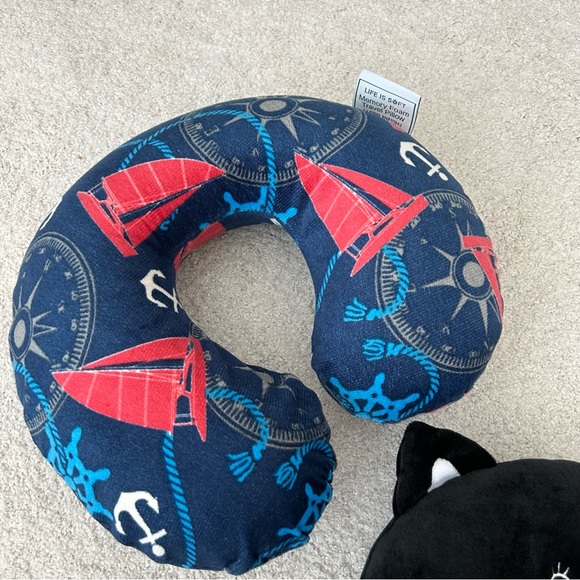 Set of 2 - Travel Neck Pillows - Picture 3 of 11